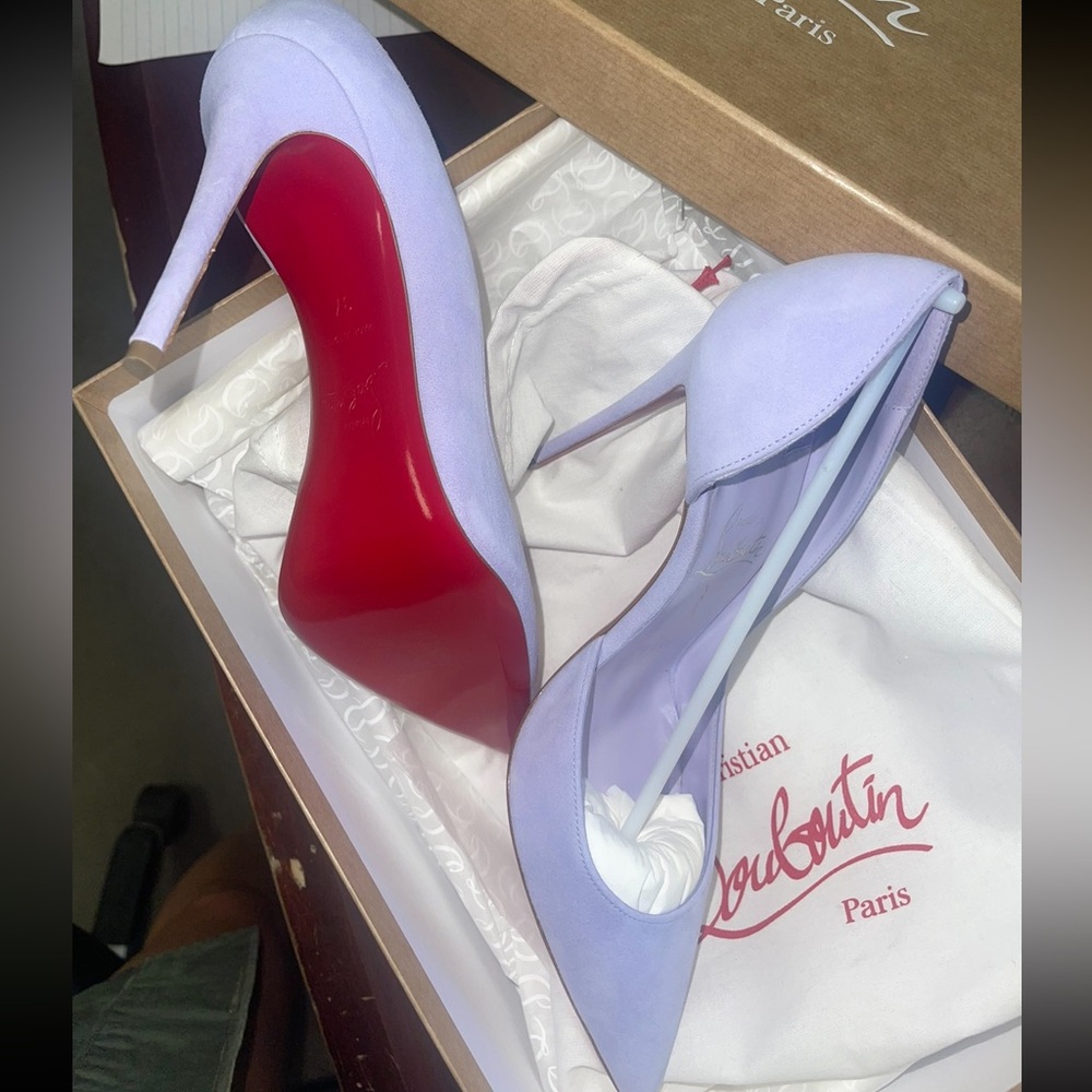 New Christian Louboutin’s never worn. Suede light purple size 37